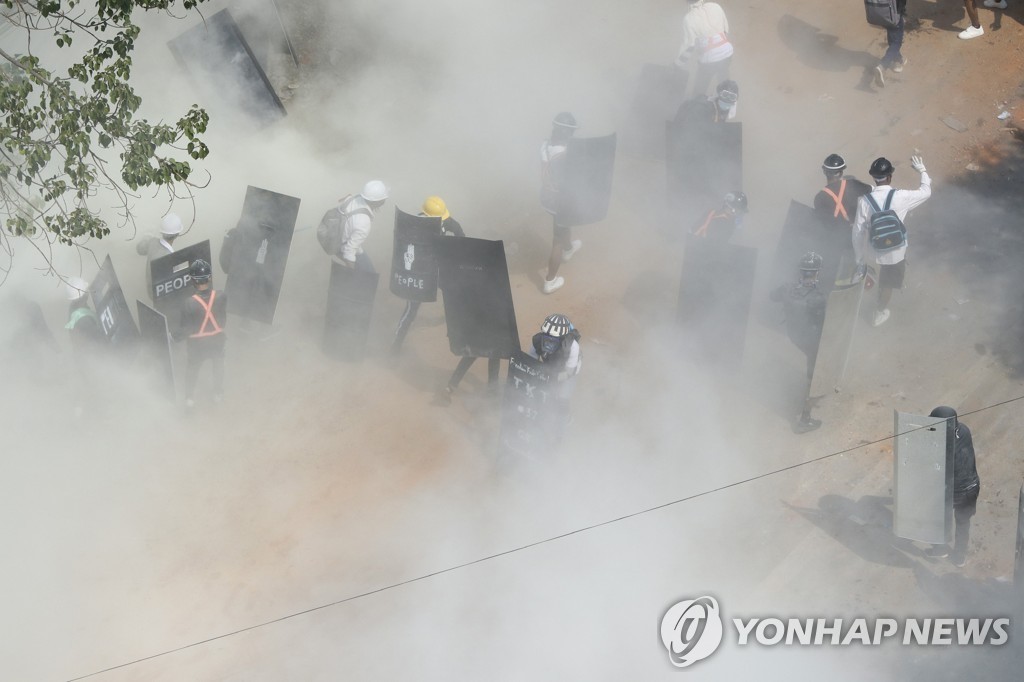 "아웅산수치가 로힝야 학살 주도…중국괴뢰 되기싫어 쿠데타"