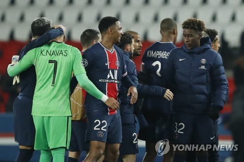 PSG, 메시 'PK 실축' 바르셀로나 잡고 UCL 8강 진출