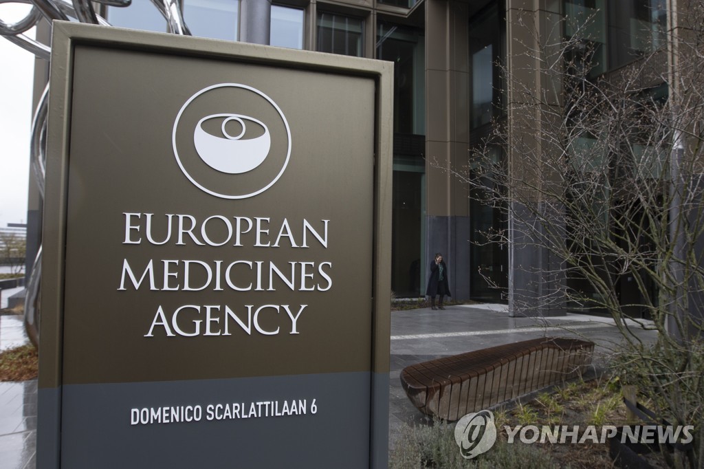 EMA '파란불'에 유럽서 AZ백신 접종 재개키로…일부는 계속 보류(종합2보)