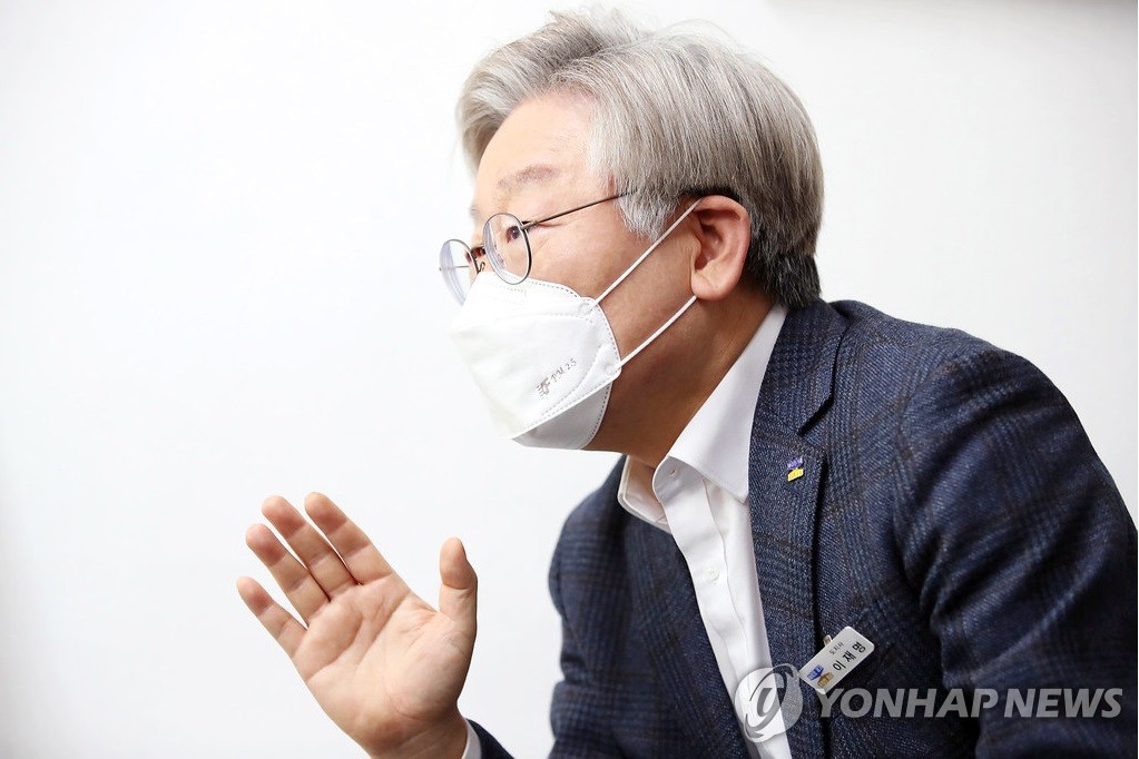 이재명 "공무원 대상 토지거래허가구역 지정 검토"