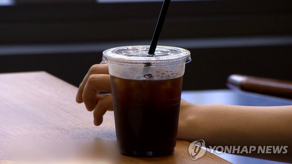 일회용 컵 금지한 인천 지자체들, 정작 청사 카페서는 판매