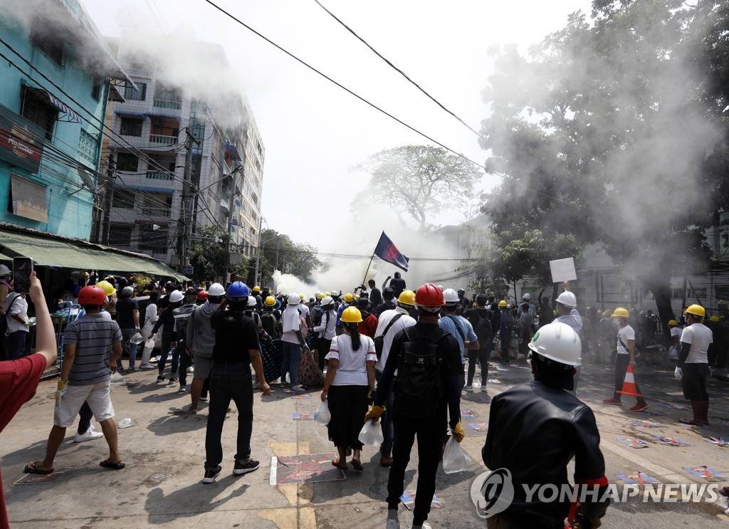 미얀마 반쿠데타 시위·강제진압 재연…계엄령 선포 임박설