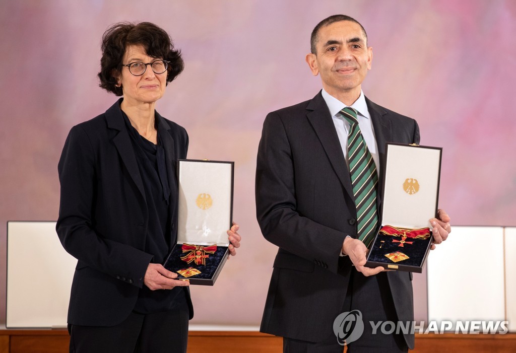 독일, 세계 첫 코로나19 백신개발 바이오엔테크 창업부부에 훈장