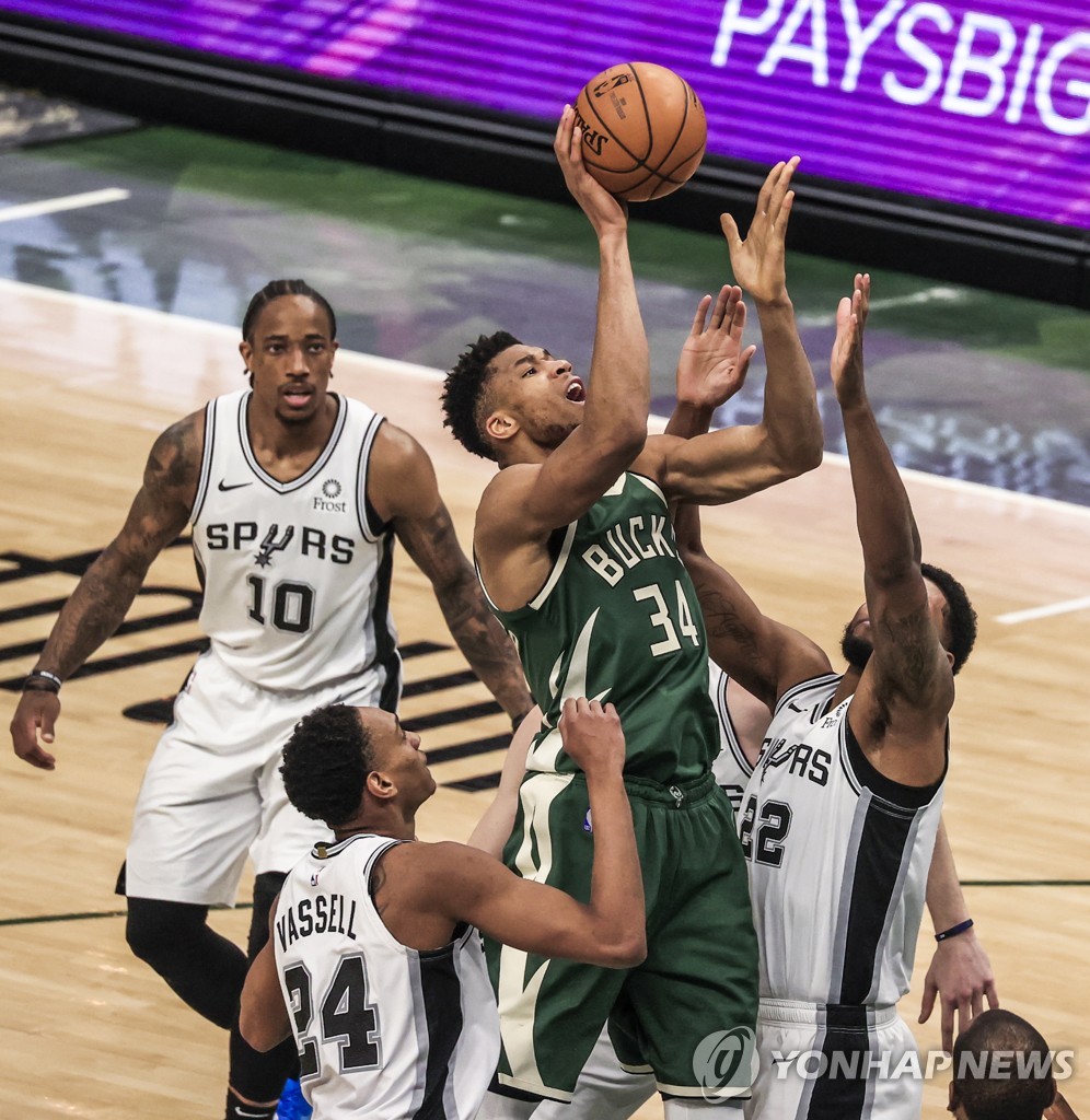 제임스 발목 부상 이탈 악재…NBA 레이커스 4연승 중단(종합)