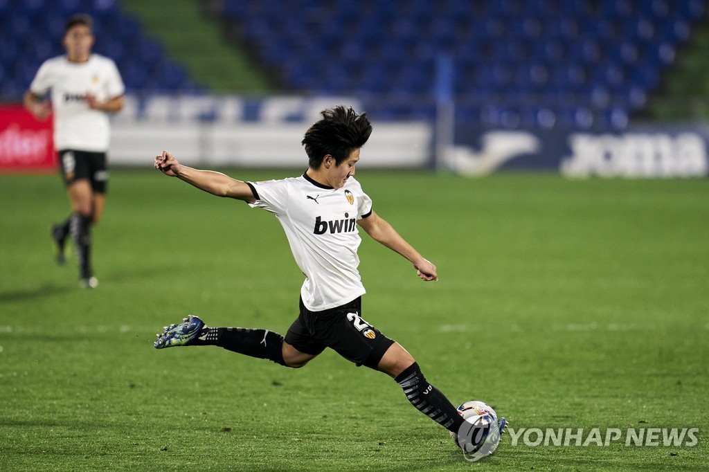 이강인 3경기 연속 선발…발렌시아, 비야레알에 2-1 역전승