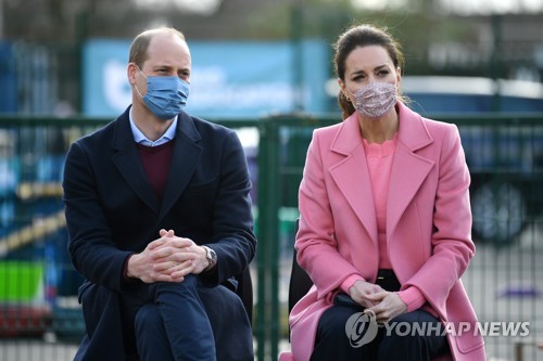 영국 윌리엄 왕세손 "왕실은 인종차별주의자 아니다"