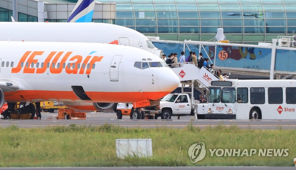 에어서울·제주항공 여객기 충돌…기체 손상 모르고 운항 '아찔'