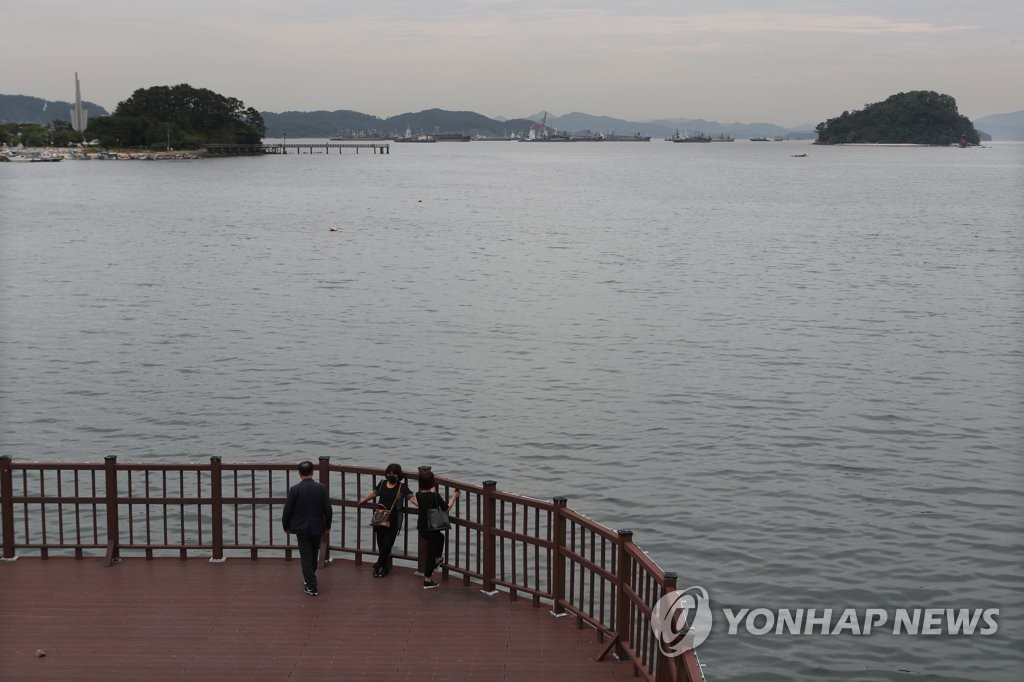 창원시·해군 의기투합…진해 속천해안도로 주민휴식처 보강