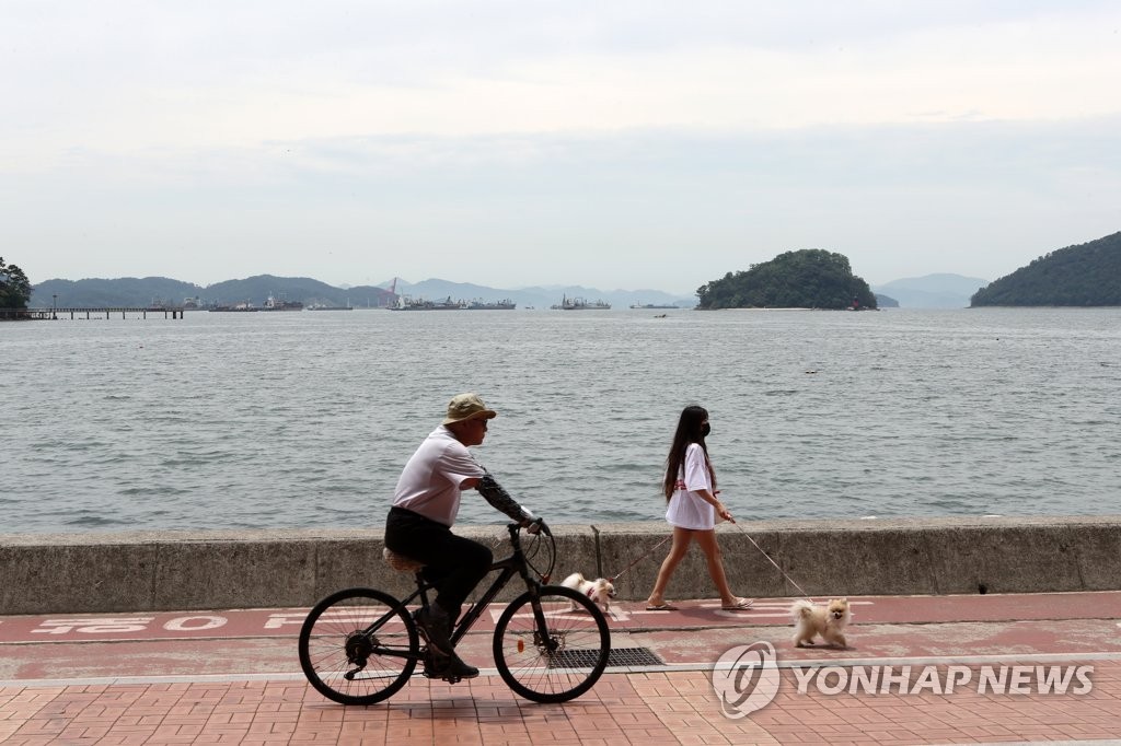 창원시·해군 의기투합…진해 속천해안도로 주민휴식처 보강