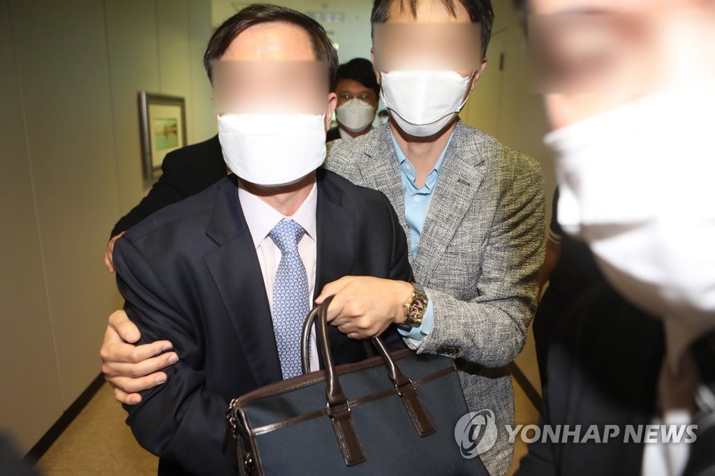 식품업체 수사기밀 유출 경찰 경무관 징역 1년 구형