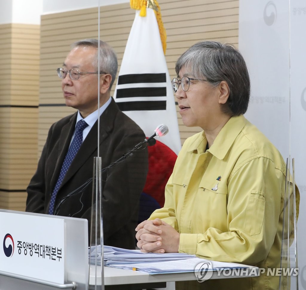 고령층 AZ백신 접종여부 내일 결정-추가도입 백신 접종대상 심의(종합2보)