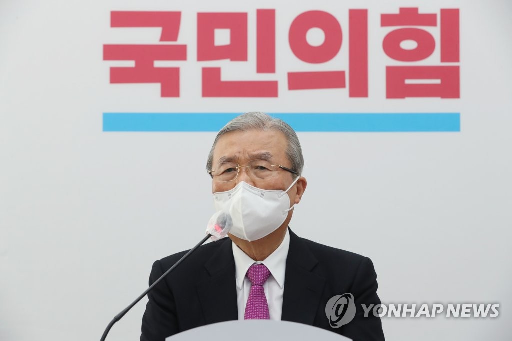 김종인, '정계진출설' 윤석열 "자연인 돼서 보자면 볼 수도"