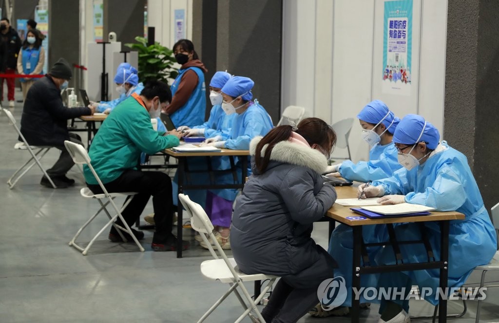 '백신 맞으면 쇼핑 쿠폰'…중국, 코로나19 백신 접종 총력전