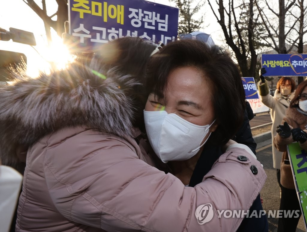 추미애 "당해보니 알겠다…조국 가족, 장하다"