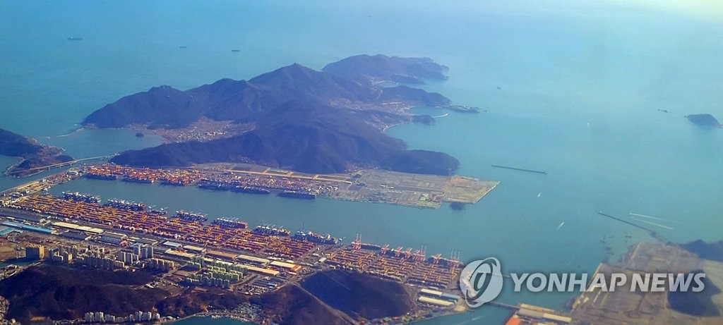 가덕도신공항 타당성조사 수순…국토부 '자기논리 뒤집기' 봉착