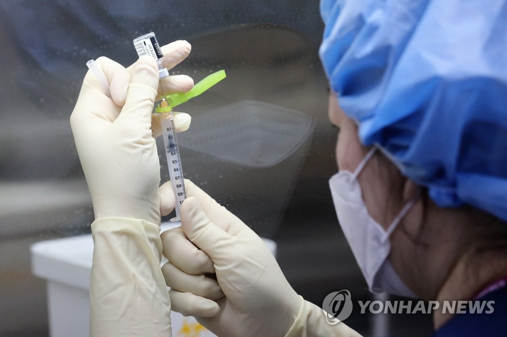 코로나19 백신접종 사흘째인 어제 765명 접종…누적 2만1천177명