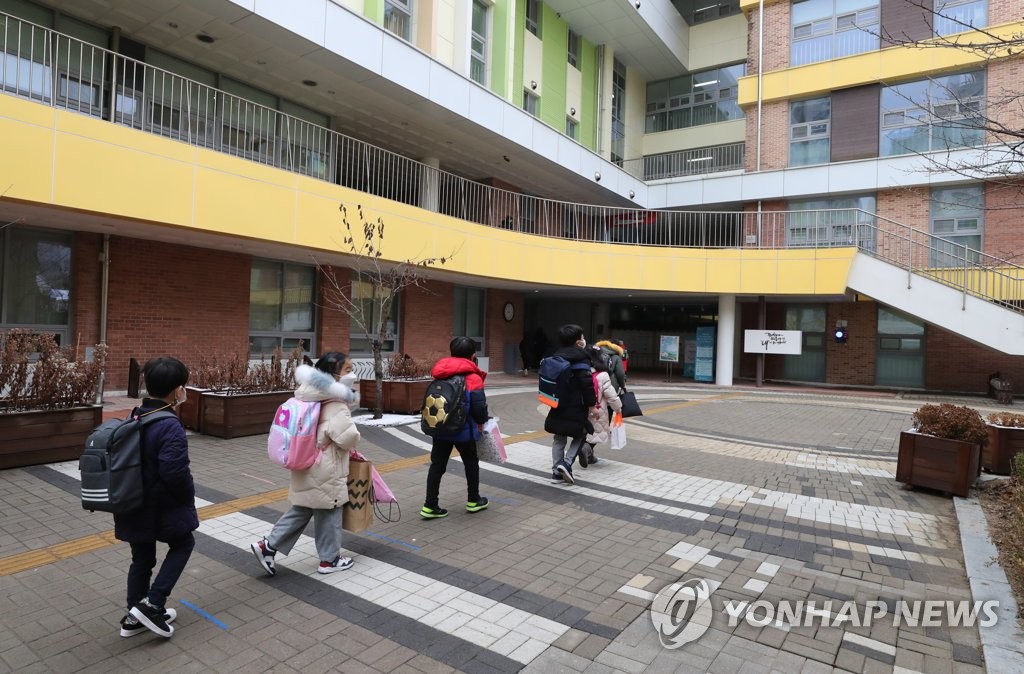 거리두기 공청회서 '학교는 안전' 평가 우세…등교 확대될 듯