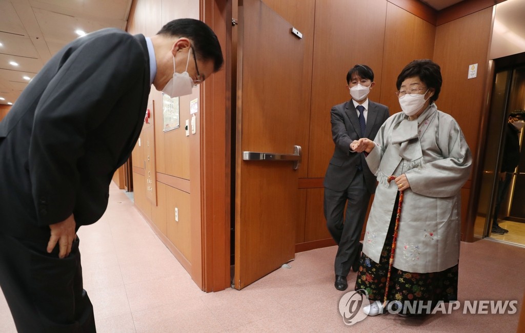 이용수 할머니, 정의용에 "대통령 만나게 해달라"…'ICJ행' 강조