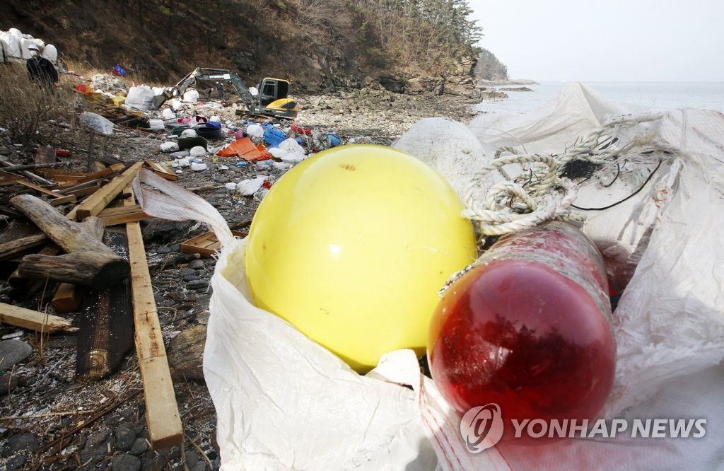 해양쓰레기 연평균 11만4천t 수거…해안가 쓰레기 83％ 플라스틱