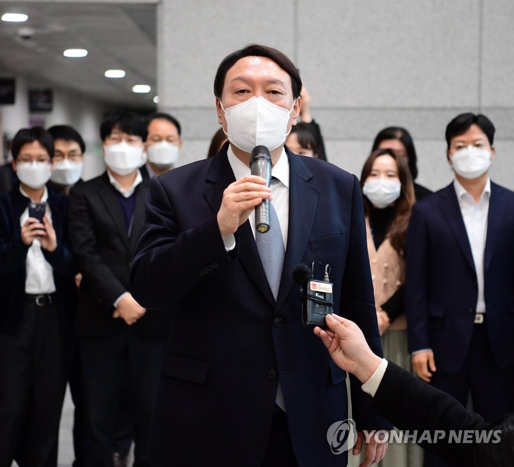 윤석열, 野 단일후보 측면 지원할까…조기등판론 주목