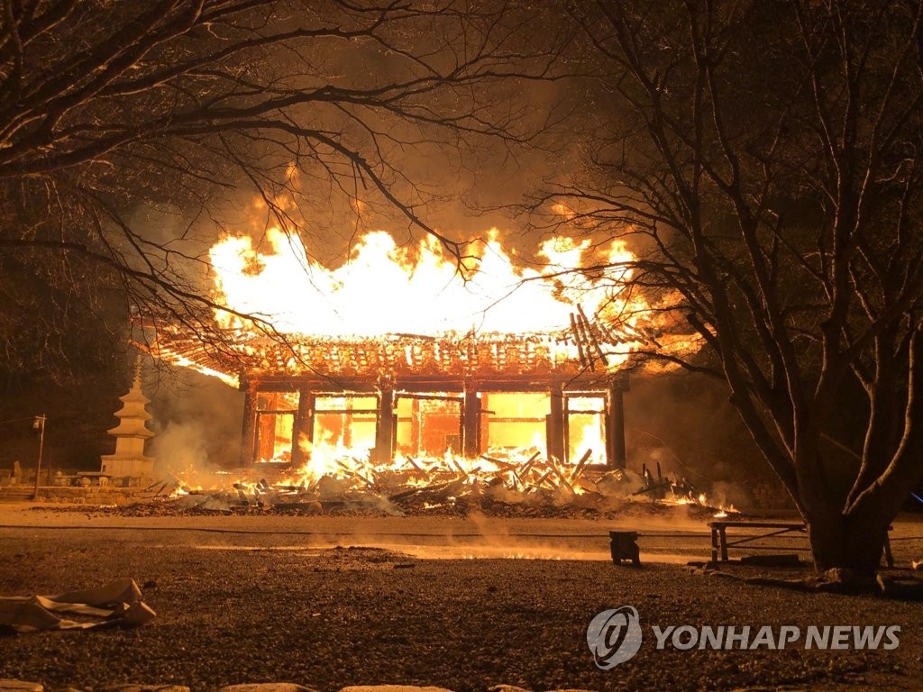 "절에 불만 있어서"…내장사 대웅전에 불 지른 승려 체포(종합2보)