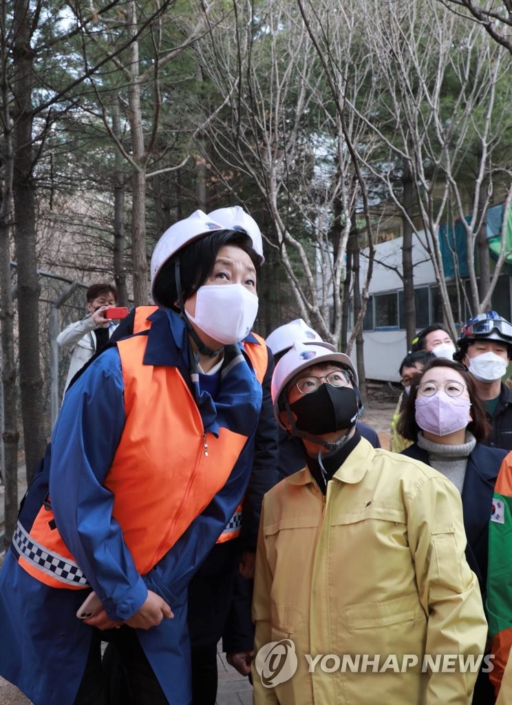 박영선, 화재현장·전통시장 방문…"野 시장되면 안전에 차질"
