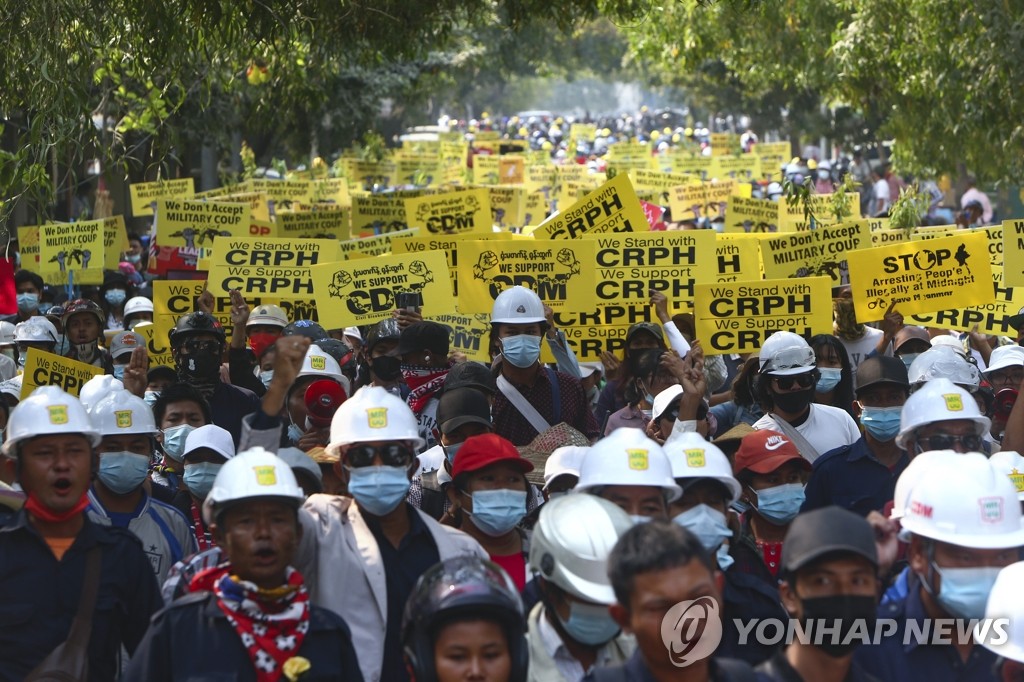 미얀마 반쿠데타 시위·강제진압 재연…계엄령 선포 임박설