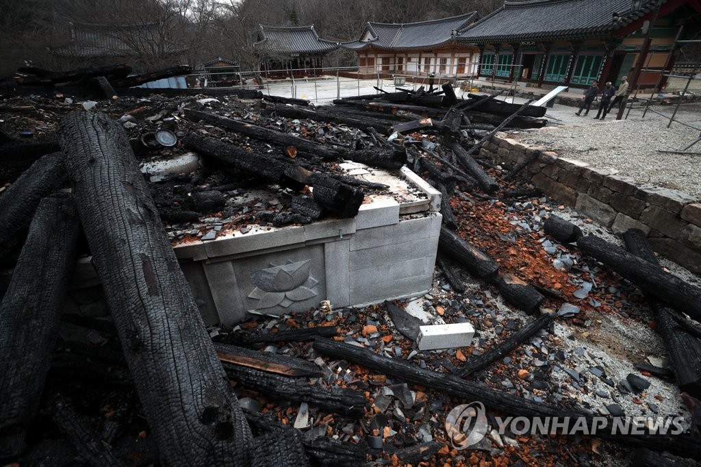 내장사 대웅전 방화로 전소…대우 스님 "사찰 내 불화 없었다"