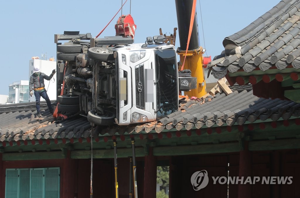 성균관 문묘 동삼문 훼손에…보물·사적 헷갈린 종로구