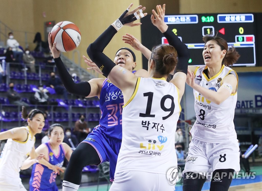 2패 뒤 3연승 vs 4위팀 우승…15일 여자농구 결승 '마지막 승부'