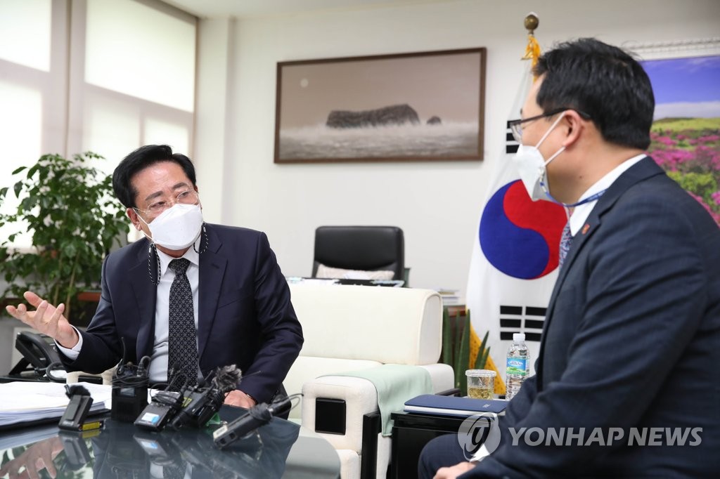 "원희룡 사퇴하라" 제2공항 강행 발표에 제주도의회 발끈(종합)