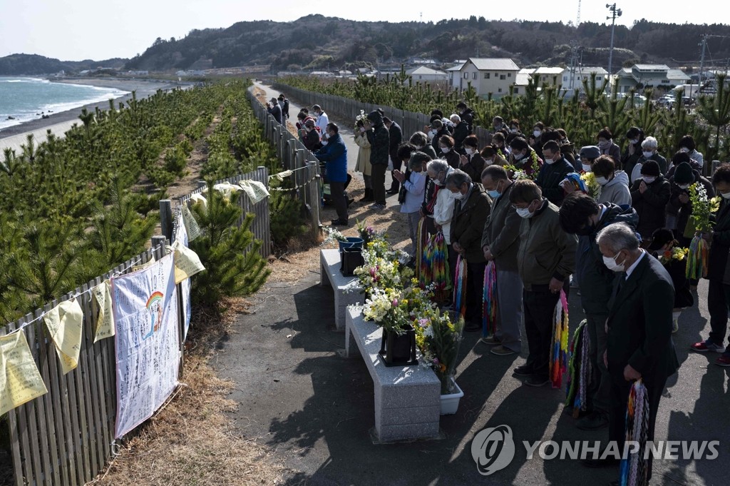 동일본대지진 10년…코로나에 2년만에 日정부 추도식 개최(종합)