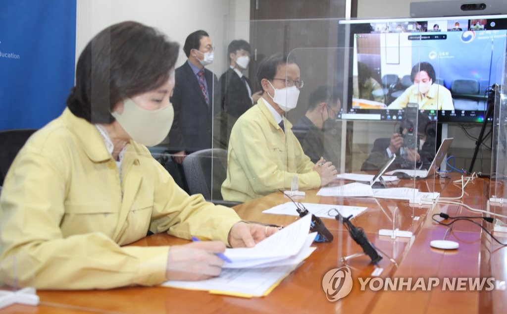 유은혜 "신학기 교내 집단감염 사례 1건뿐…방역 철저히 해달라"