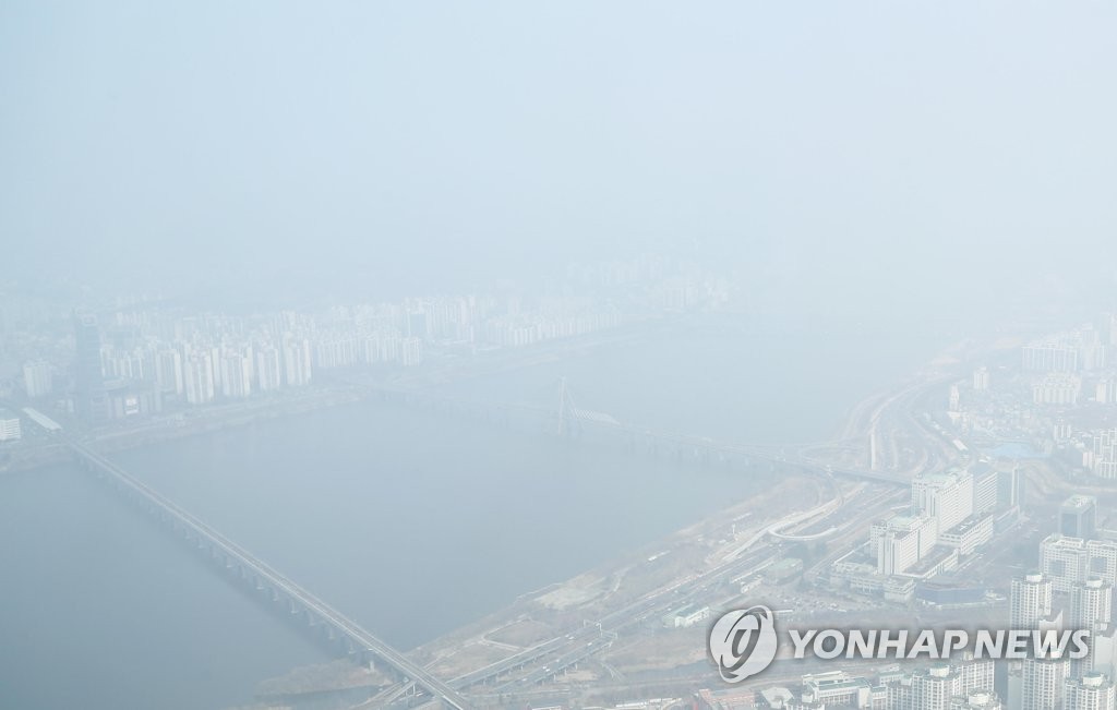 완연한 봄…미세먼지에도 전국 관광지에 상춘객 몰려