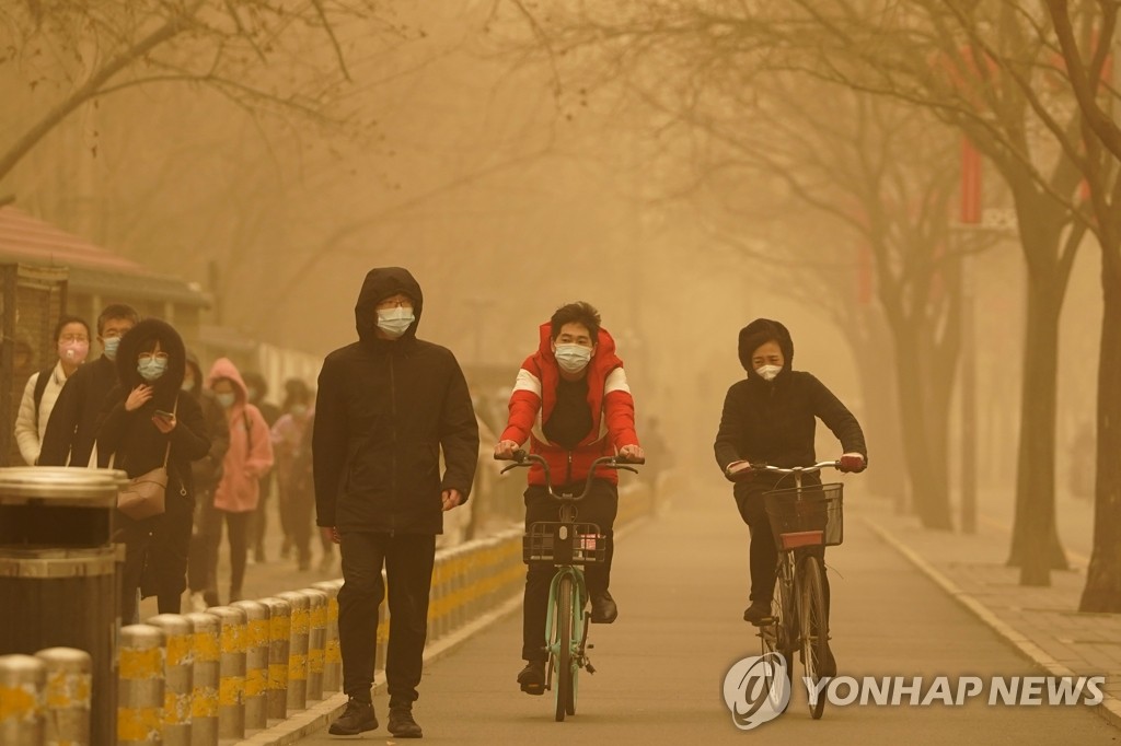 '우리도 피해자' 中당국 "황사 근원은 몽골…바람 타고 왔다"