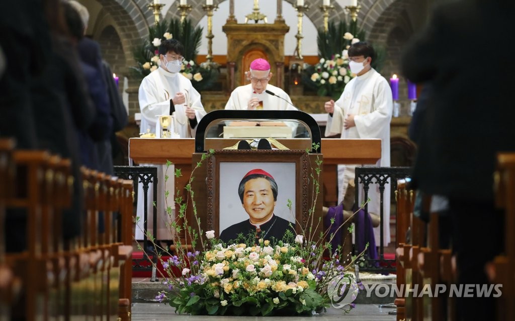 "너그럽게 용서해주시길"…故 이문희 대주교 유언장 공개