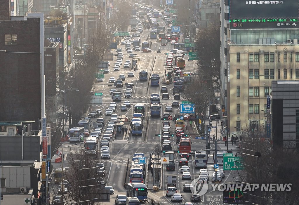 중국발 황사 한반도 덮쳐…코로나에 지친 시민들 '한숨'(종합)