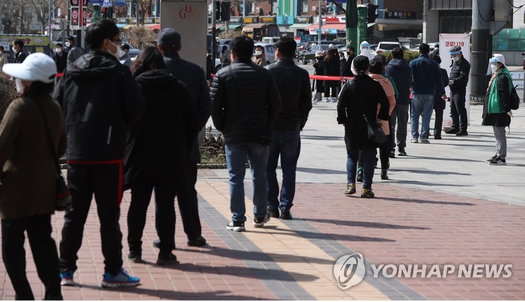 [속보] "3개월 이상 체류 외국인은 내국인과 동일 기준으로 백신 접종"