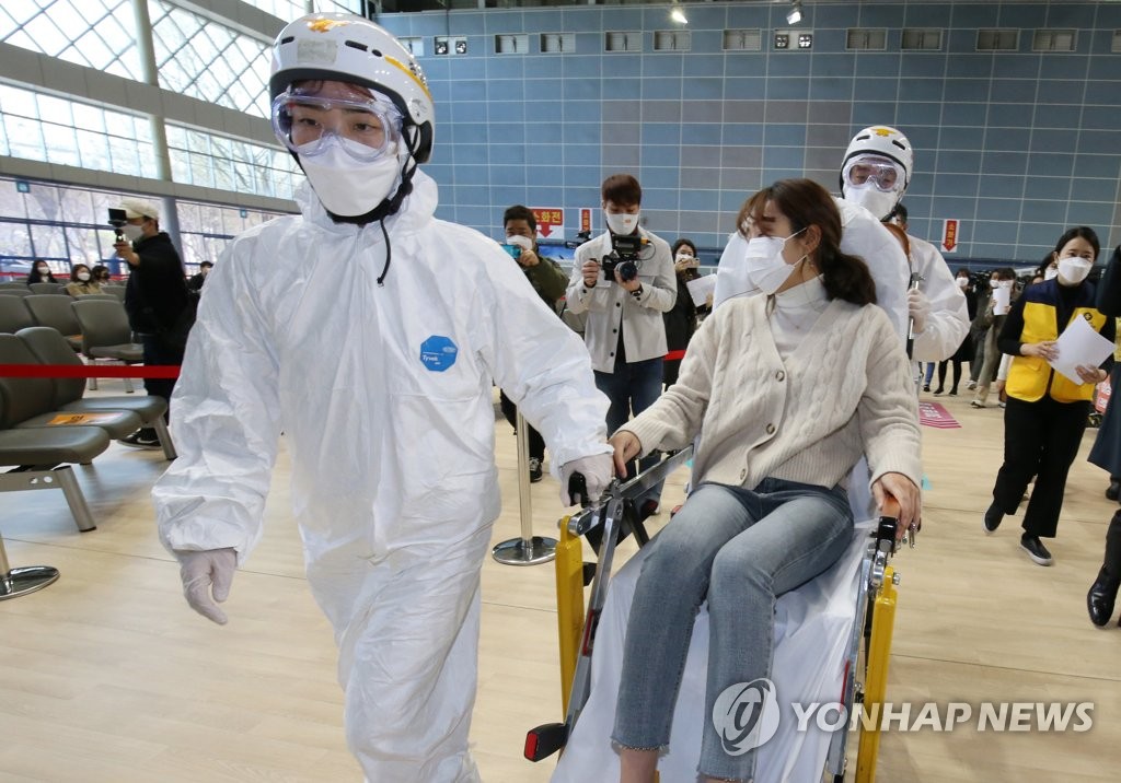 전국 예방접종센터 실전 태세…이상반응 2분 내 '처치완료'