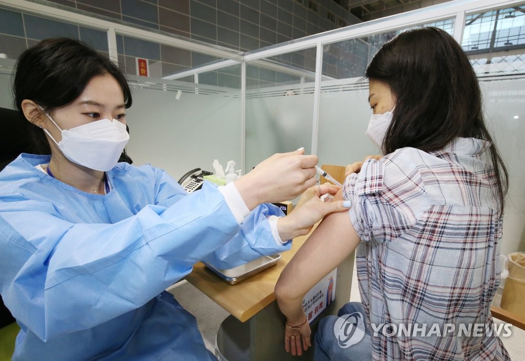 전국 예방접종센터 실전 태세…이상반응 2분 내 '처치완료'