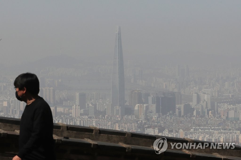 황사 내일까지 이어진다…낮에 덥고 밤에 추운 날씨