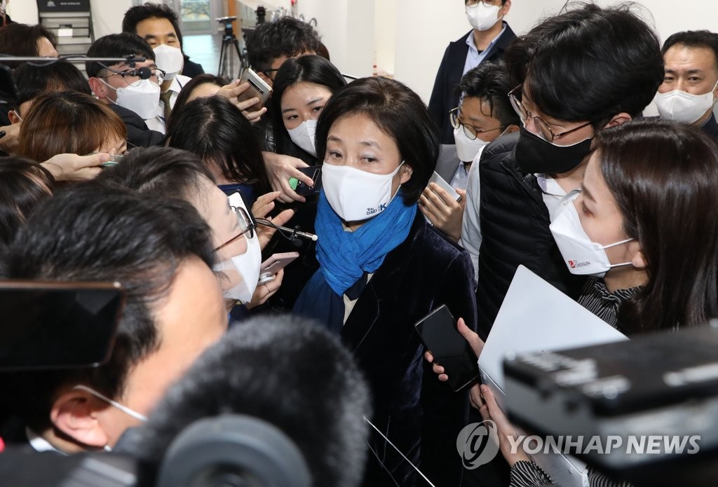 與, 朴 성추행 피해자 회견 9시간반 만에 "다시한번 깊이사과"(종합2보)