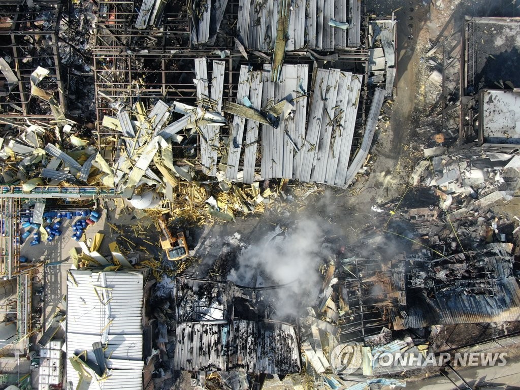 논산 전자부품 제조공장서 화재…1명 사망·9명 부상(종합)