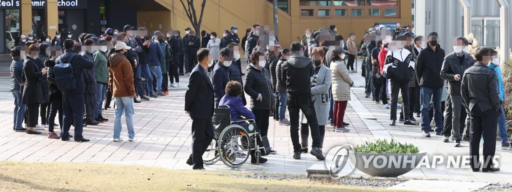 일상 파고드는 코로나19…식당-사업장-지인모임서 신규 집단감염