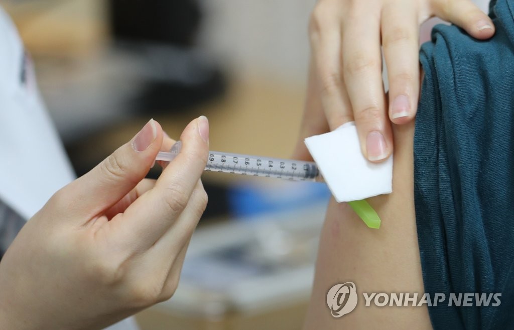 코로나19 백신 접종 후 확진 총 30명…"면역형성 전 감염 추정"