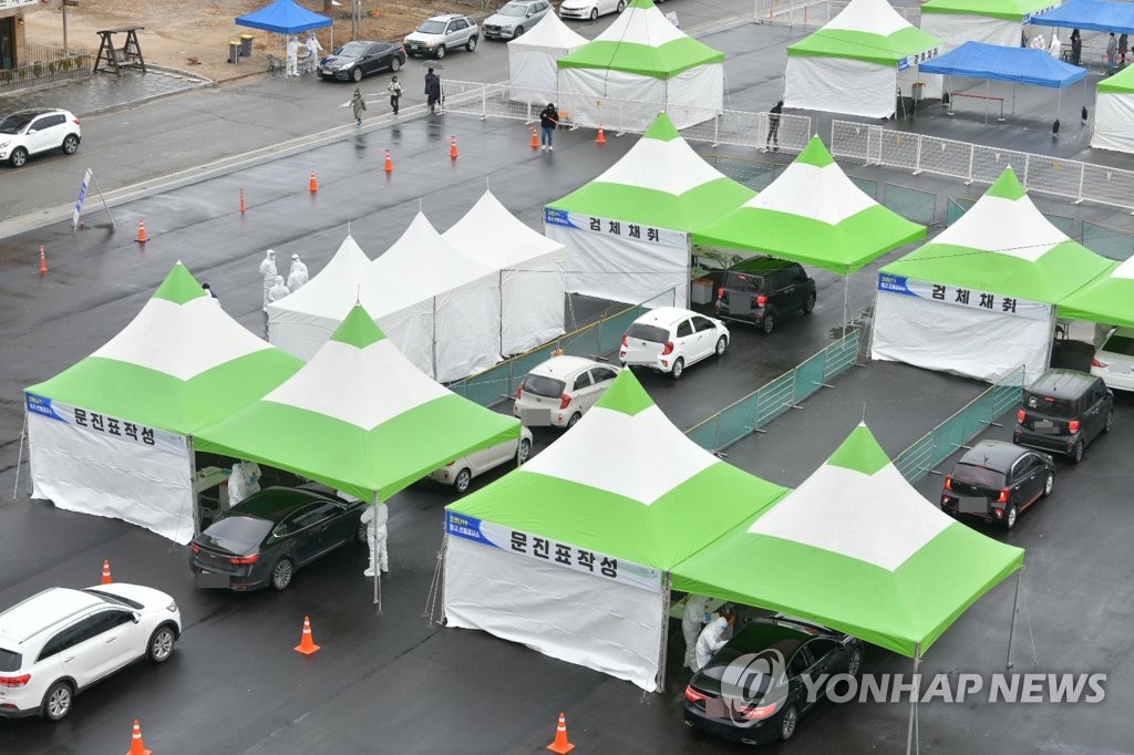 속초 확진자 발생 주말에도 이어져…시민 전수검사 사흘째(종합)