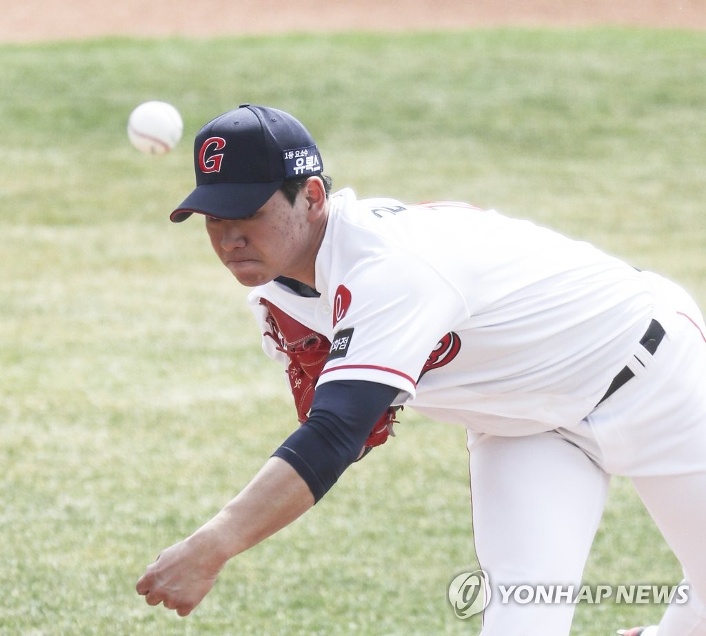 첫 경기 추신수 몸 상태는 '아직'…새내기 김진욱은 '싱싱'(종합)