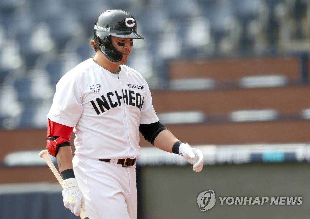 추신수의 KBO 데뷔전…국민의례·삼진·삼진·뜬공