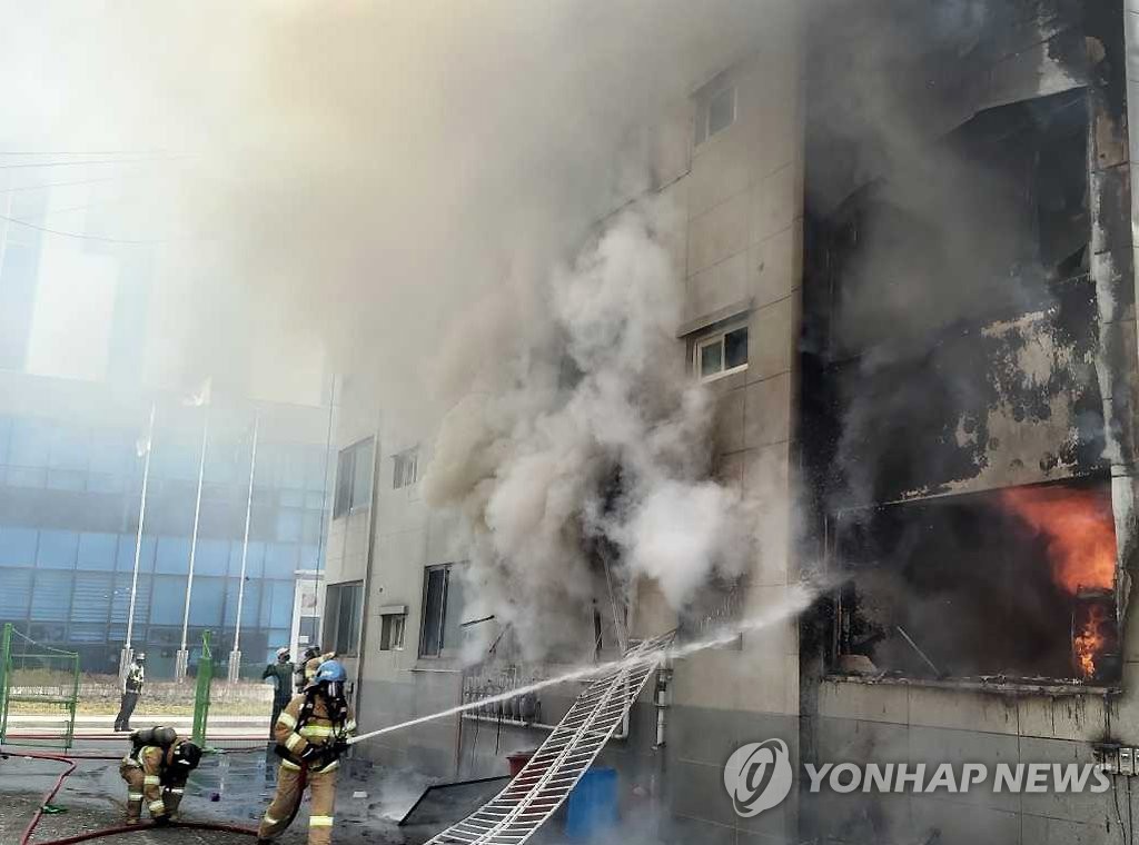 "포탄 떨어진 듯 펑펑펑"…가스폭발 추정 화재로 10명 사상(종합2보)