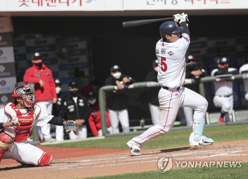 추신수, 첫 볼넷·득점 이어 한국 무대 첫 안타 신고(종합)